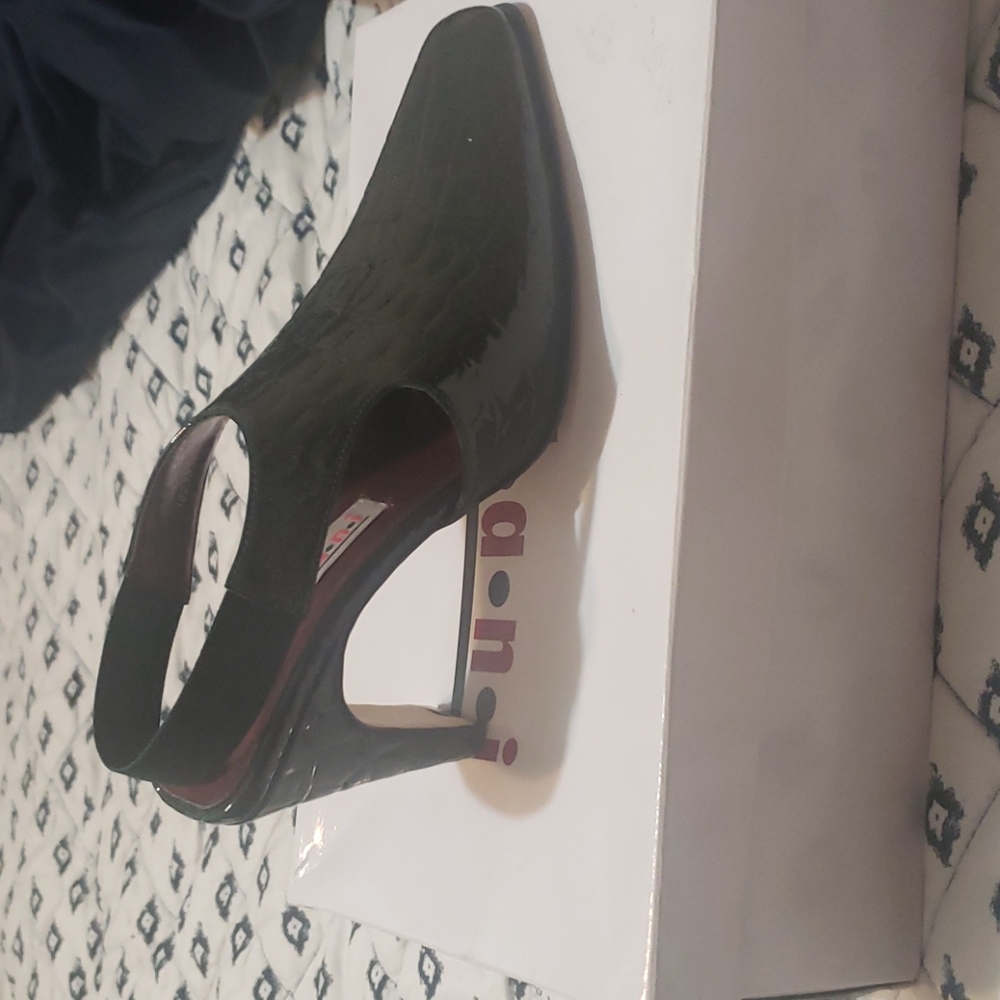 Shoes - Picture 2 of 3